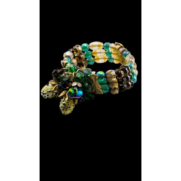 Pretty All Glass Memory Wire Bracelet (A7975) - Picture 4 of 8